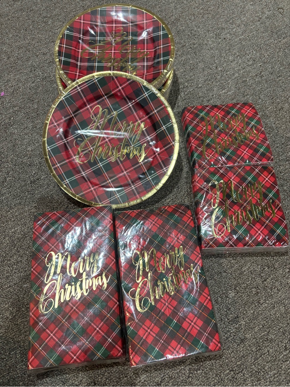 New George Stanley Coordinated Christmas plaid Disposable Napkins & Plates